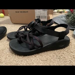 Classic, double toe strap Chaco - black